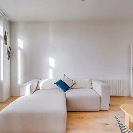 Tres A Apartment *